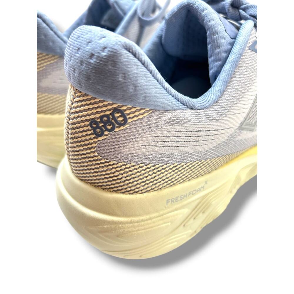 Size 10 New Balance Womens Fresh Foam 880v15 Running Shoes Sneakers Gray Beige - Picture 6 of 14